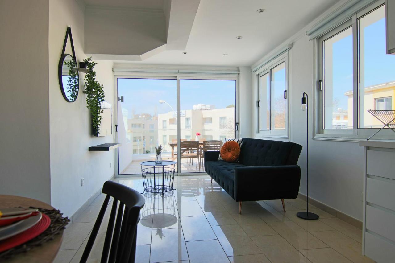 Phaedrus Living: Seaside Modern Flat Lighthouse 63 דירה