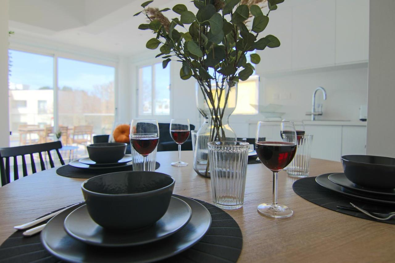 Phaedrus Living: Seaside Modern Flat Lighthouse 63 דירה *