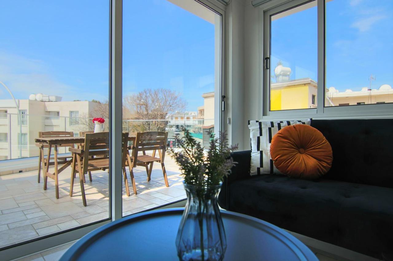 Phaedrus Living: Seaside Modern Flat Lighthouse 63 דירה