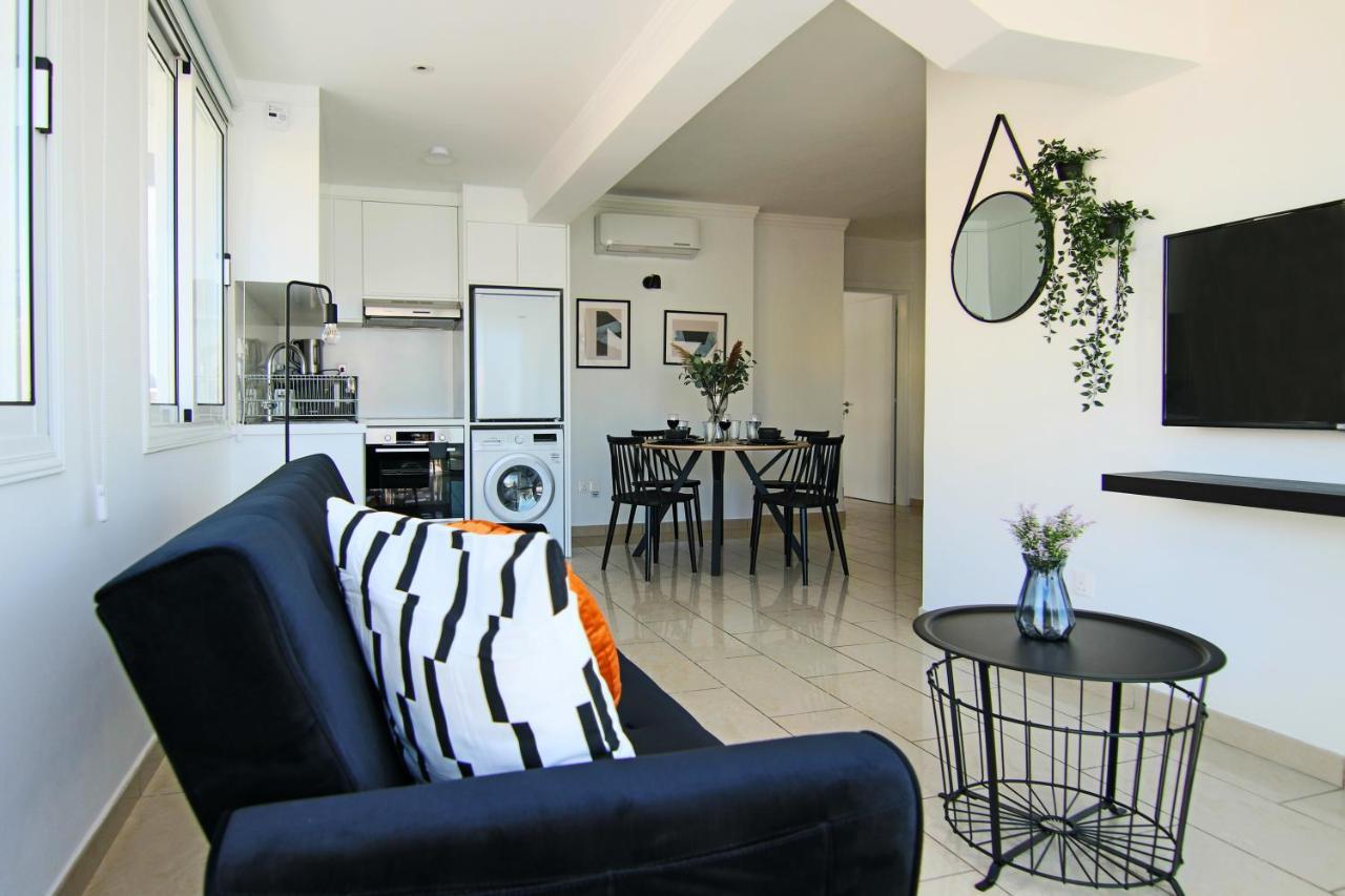 Phaedrus Living: Seaside Modern Flat Lighthouse 63 דירה *