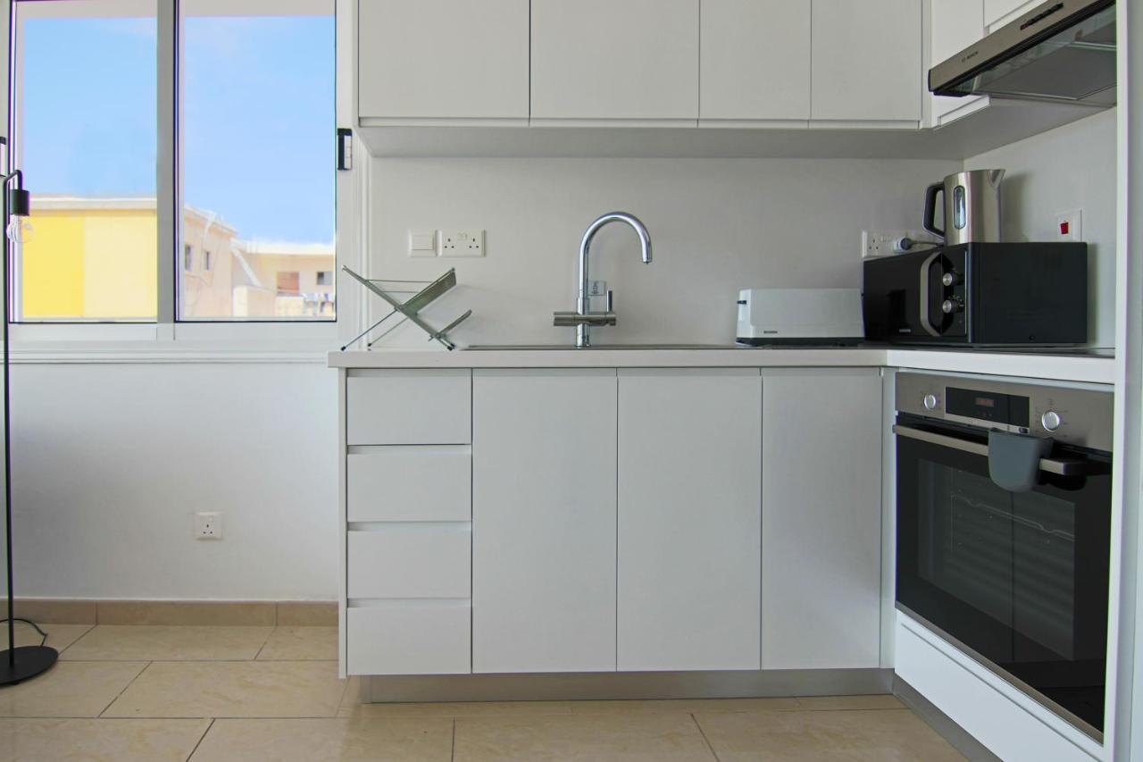 Phaedrus Living: Seaside Modern Flat Lighthouse 63 דירה *